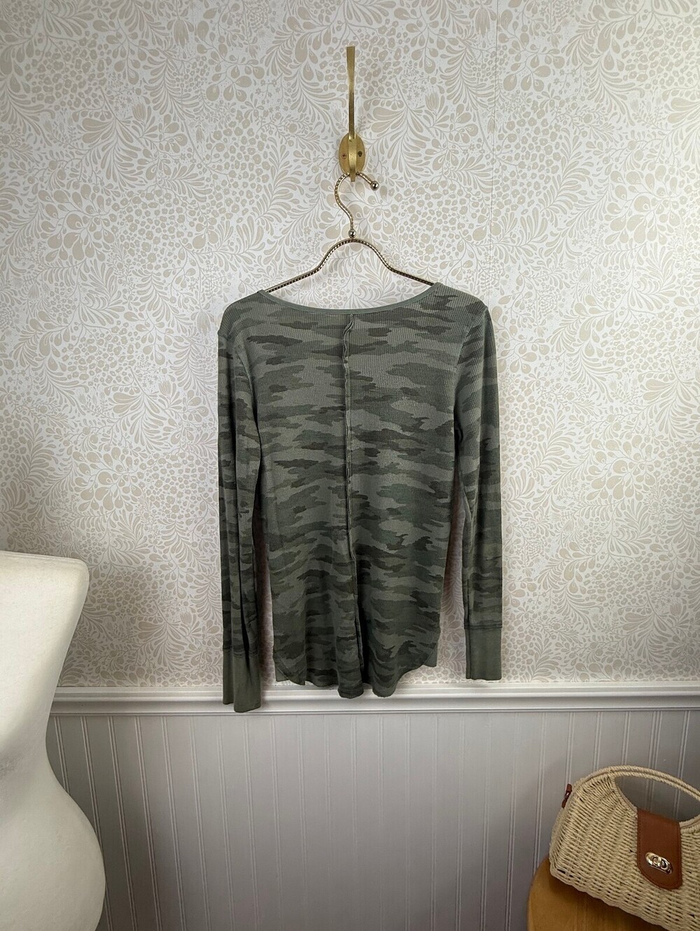 We The Free Green Camo Thermal Long Sleeve V-Neck Tee - Size - Medium - Picture 4 of 6